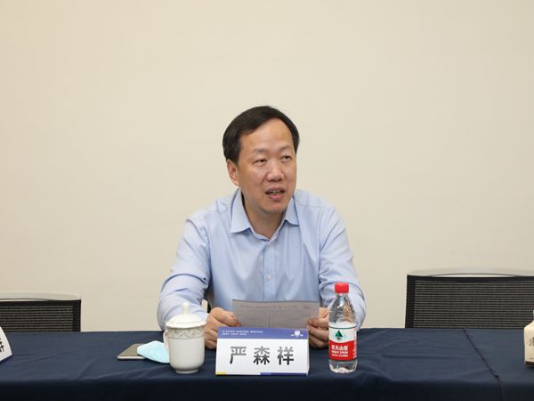 严森祥主委表达了对民盟口腔支部成功换届的祝贺,期望民盟口腔支部在